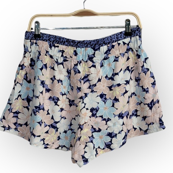 Super Cute Vanilla Star Floral Shorts Size L | Split Front With Overlap Pocket - Picture 4 of 5